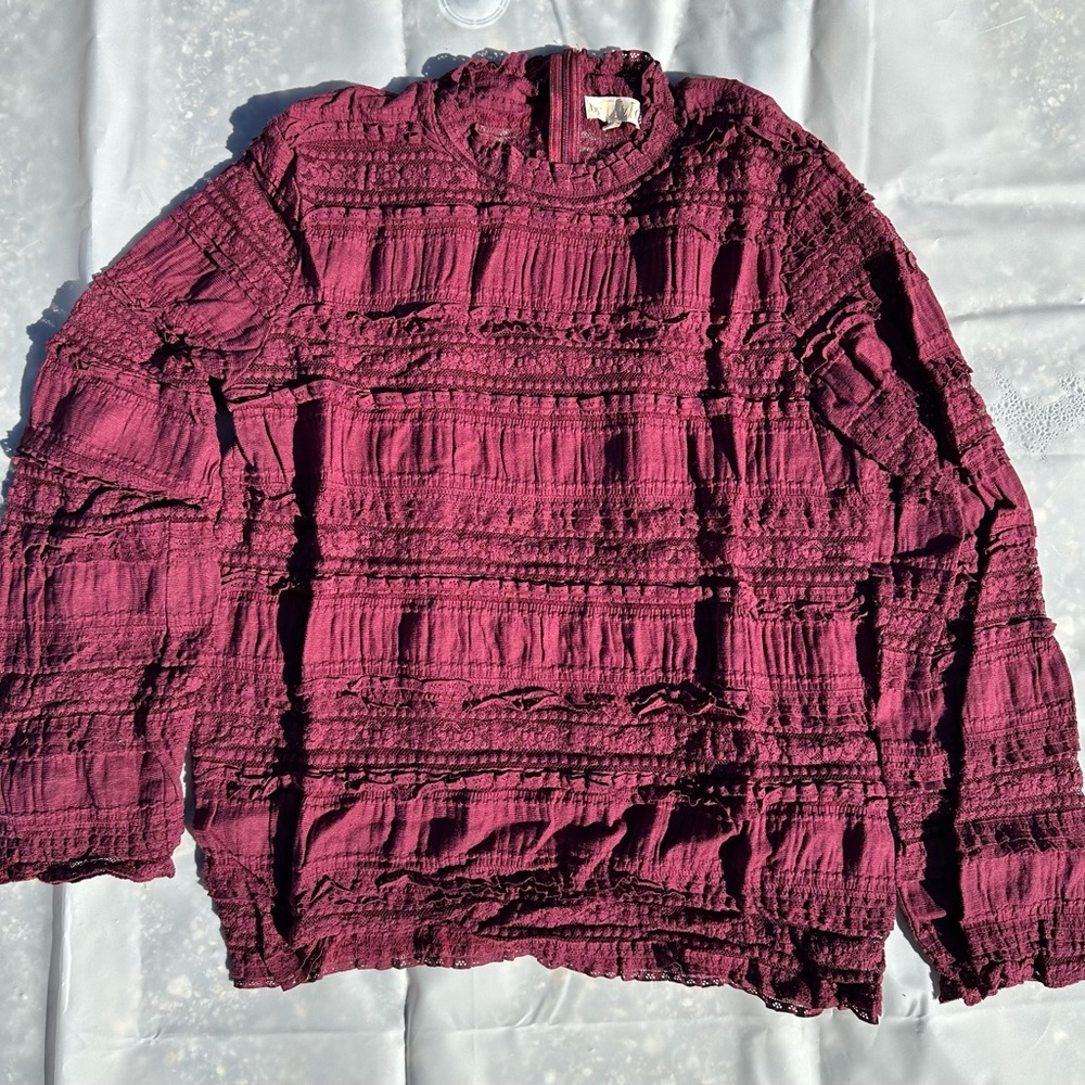 GUC Sundance Boutique Burgundy Textured Top